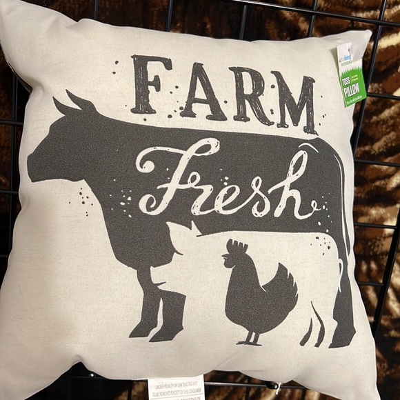 New Truliving Outdoors “Farm Fresh” Toss Pillow Cow Pig Rooster 16” x 16” - Picture 4 of 7